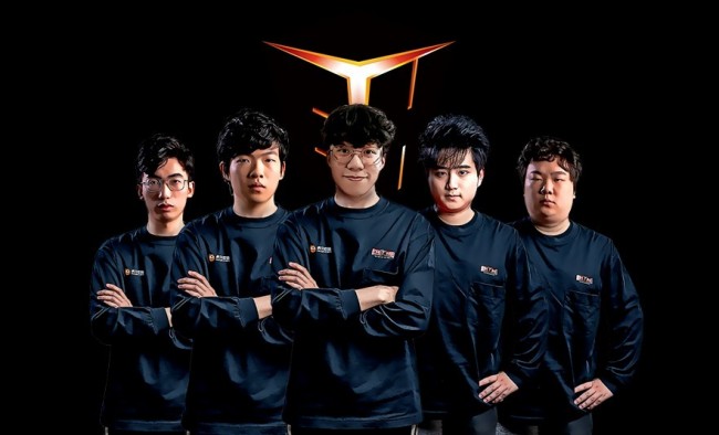 正是由于他 正是由于他